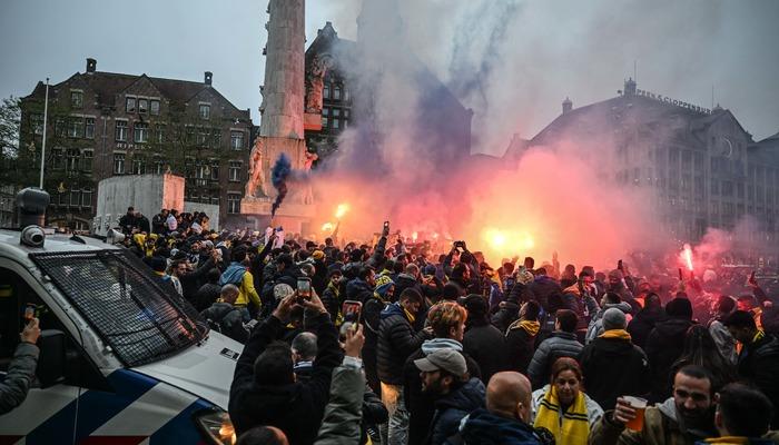 Ajax-Maccabi Tel Aviv maçı sonrası ortalık karıştı! Amsterdam ‘riskli alan’ ilan edildi: Gösteriler yasaklandı, kıyafet sınırlaması getirildi!