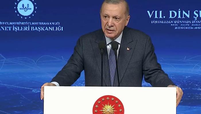 Erdoğan “İslamsız Türklük furyası estiriyorlar” diyerek tepki gösterdi: “Ne yazık ki bazı alimlerimiz…”