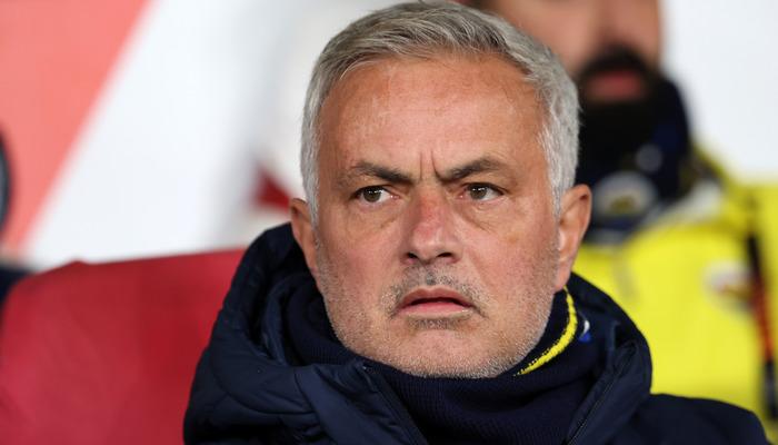 Slavia Prag galibiyetinin ardından Jose Mourinho hakeme yakındı! “Kırmızı kart görmeleri gerekiyordu…”