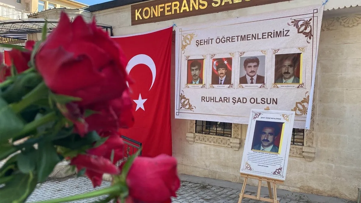 30 yıl önce PKK terör örgütünün şehit ettiği 4 öğretmen dualarla anıldı