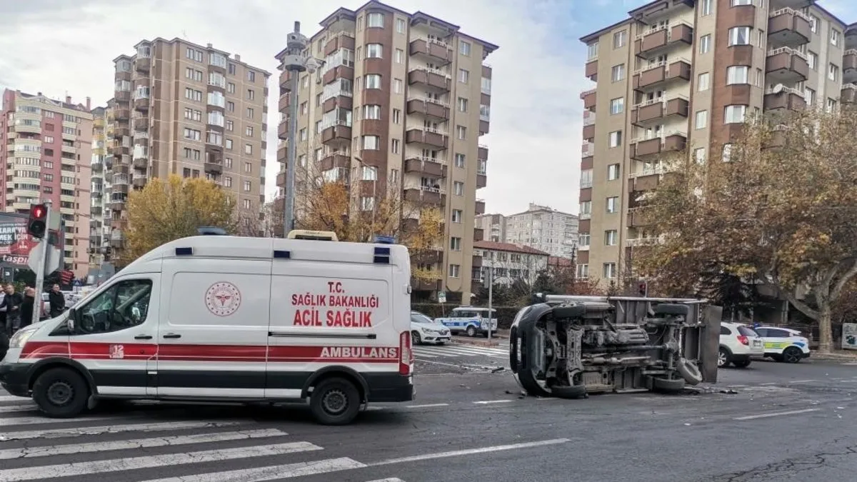 Kayseri’de feci kaza: Ticari taksi ile kamyonet birbirine girdi!