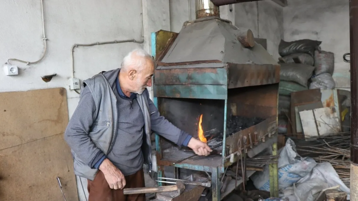 65 yıldır demire şekil veren usta