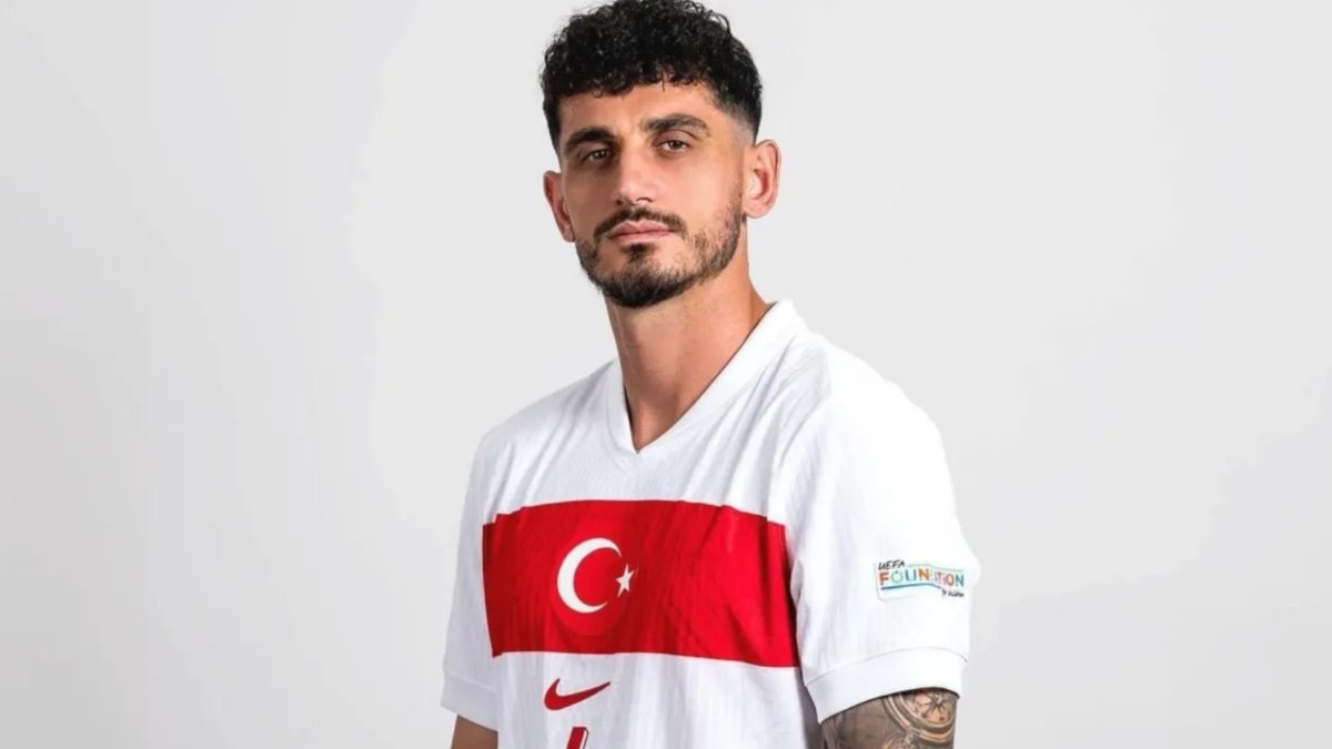 Futbolcu Samet Akaydin, oyuncu Hazal Çağlar ile ilişki yaşadığını duyurdu