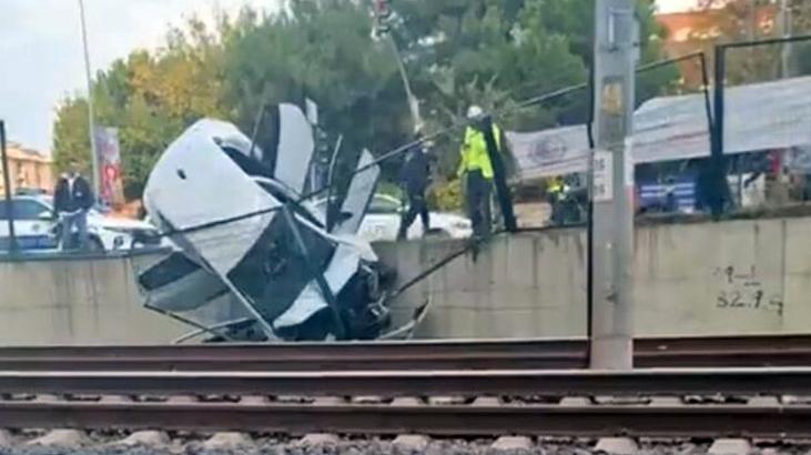 Kartal'da feci kaza! Kontrolden çıkan araç Marmaray'ın duvarında asılı kaldı