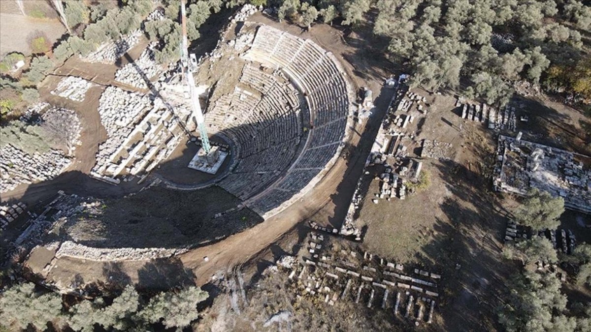 Muğla’da bulunan Stratonikeia Antik Kenti’nde 2 bin 250 yıllık kanalizasyon sistemi bulundu