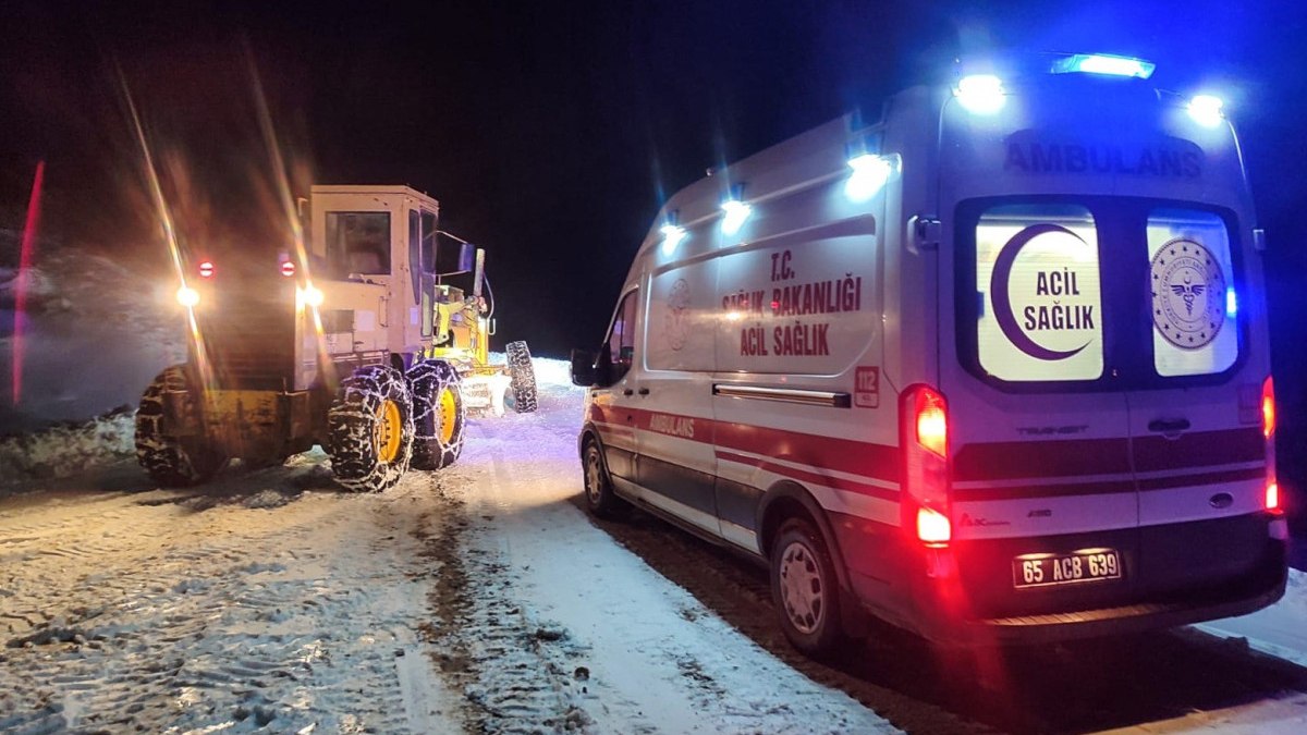 Van’da sınırda rahatsızlanan askeri personel için seferberlik