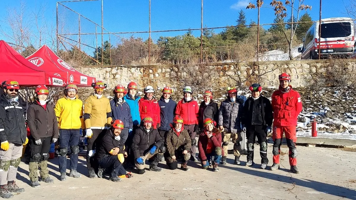 AKUT Afyonkarahisar’dan kentsel arama kurtarma eğitimi