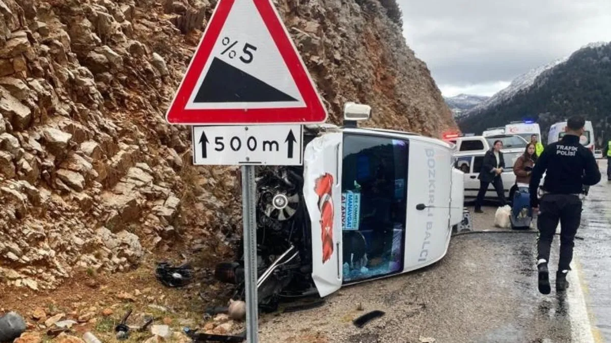 Antalya’da yolcu otobüsünün devrilmesi sonucu 9 kişi yaralandı