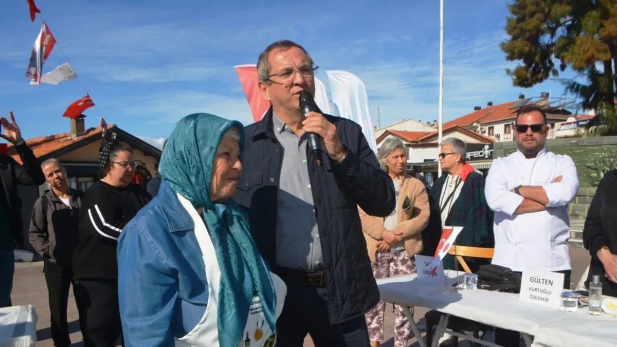 Ayvalık’ta hasat festivalinde düzenlenen zeytinyağlı ev yemekleri yarışmasına ilgi yoğun oldu