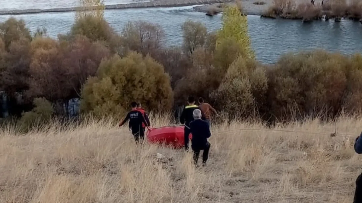 Bingöl’de Murat Nehri’nde mahsur kalan 4 kişi AFAD tarafından kurtarıldı