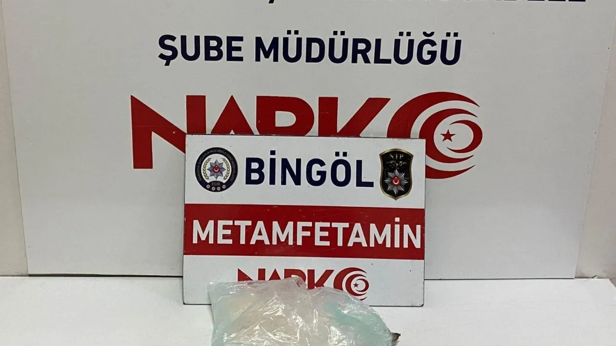 Bingöl’de otobüste şampuan kutusunda 265 gram Metamfetamin yakalandı