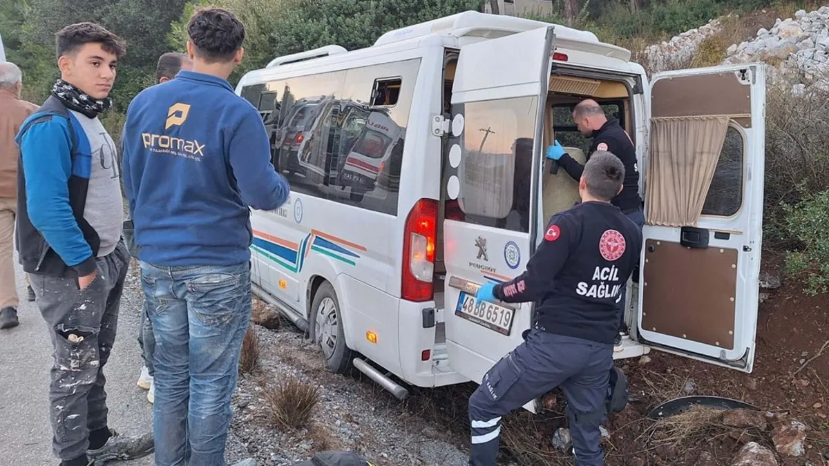 Bodrum’da feci kaza: Yolcu minibüsü, şarampole düştü: 8 yaralı