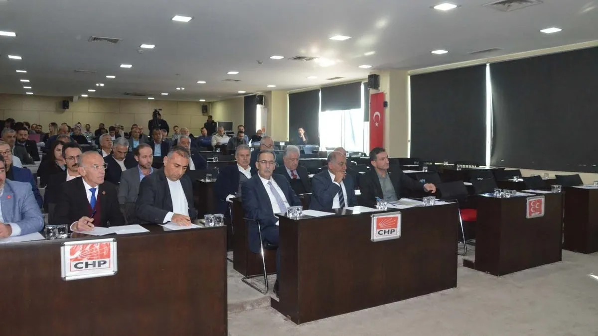 CHP’li Karalar’ın söz vermediği meclis üyeleri toplantıyı terk etti!