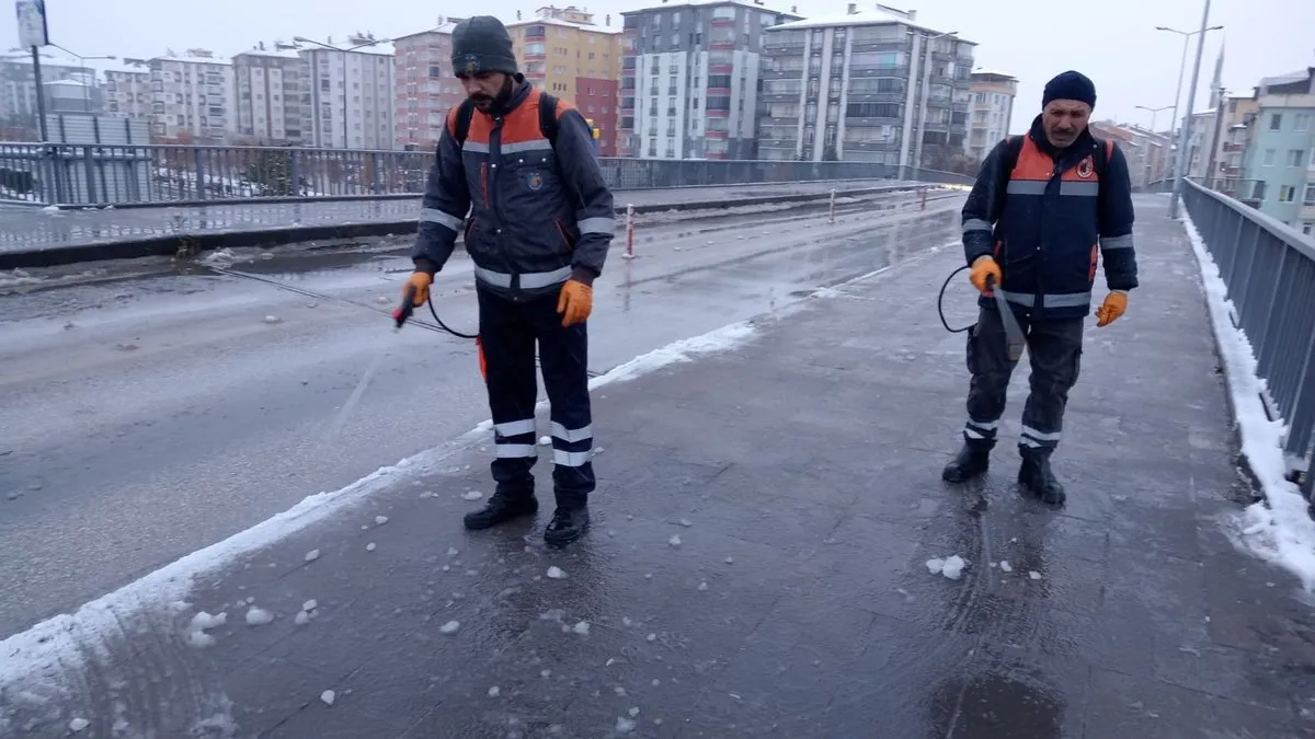 Çorum ve ilçelerinde kar yağışı etkili oldu