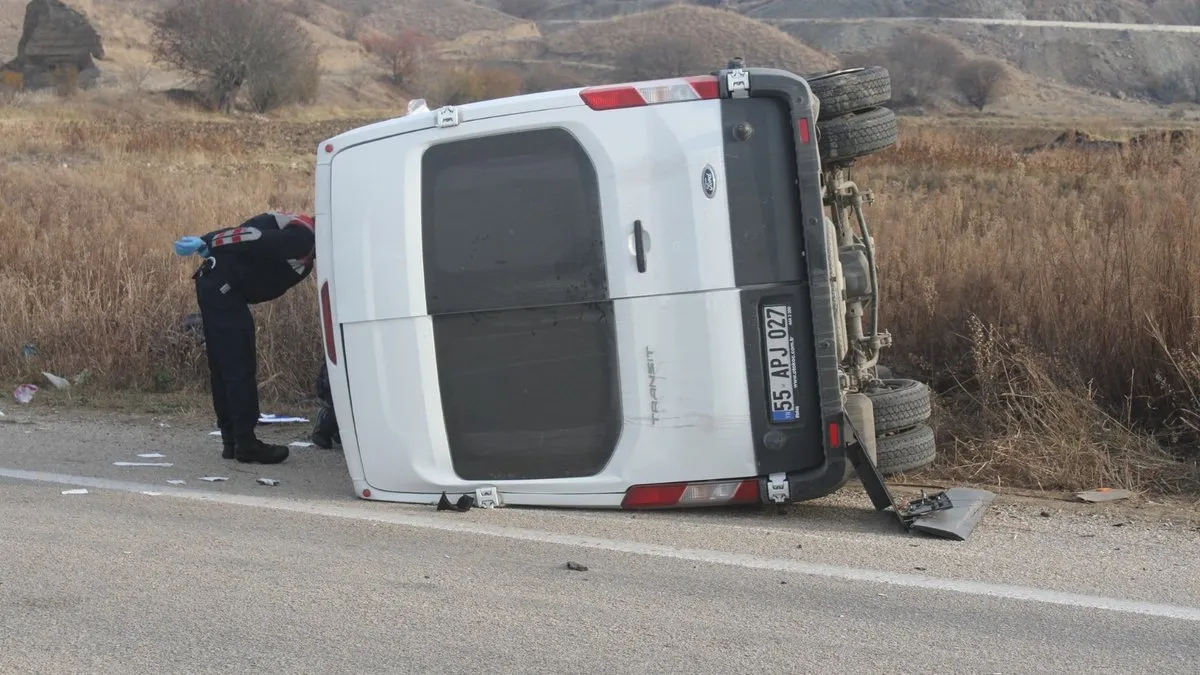 Çorum’da işçi servisi ile traktör çarpıştı: 16 yaralı