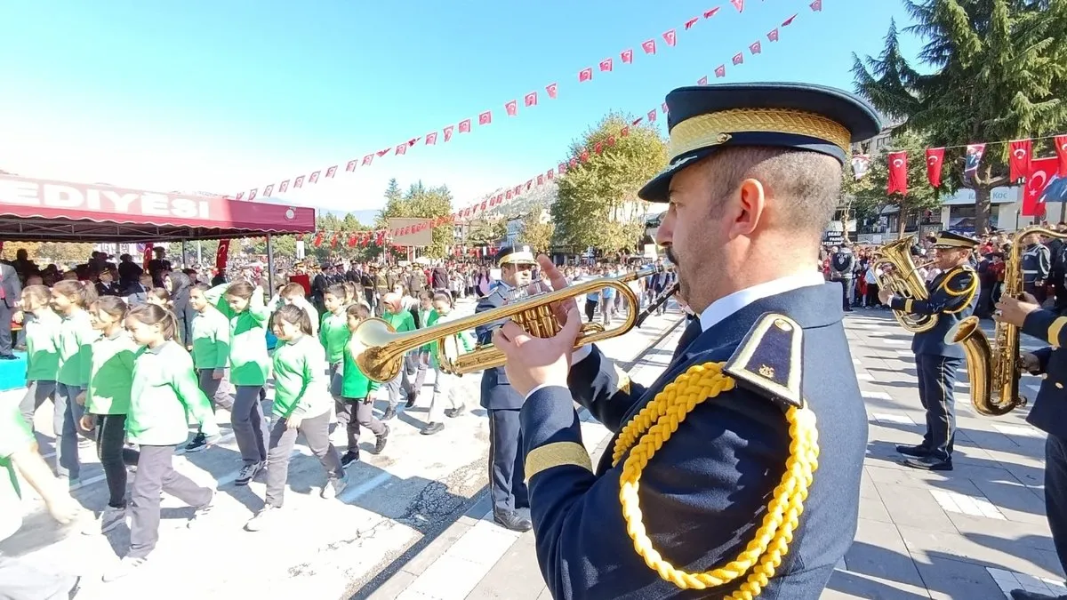 Cumhuriyetin temellerinin atıldığı Amasya’da bayram coşkuyla kutlandı