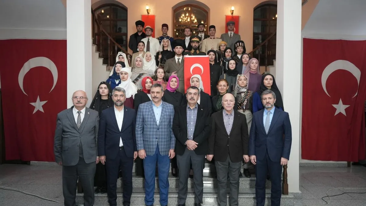 Erzurum’da tarihi buluşma! ‘Milli mücadelenin kahraman kadınları’ defileyle anıldı