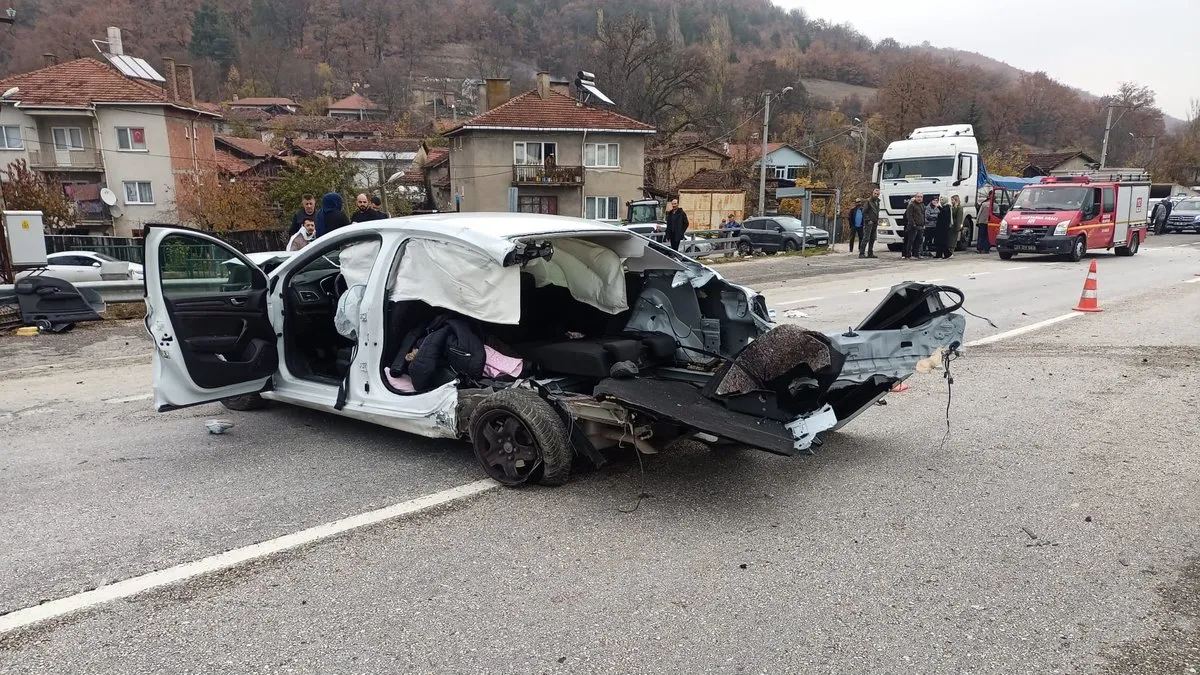 Feci kaza, anne ile küçük kızını hayattan kopardı