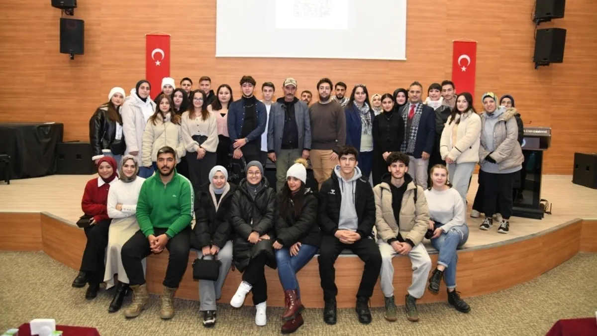 Fenomen muhtar adayı üniversite öğrencileri ile buluştu