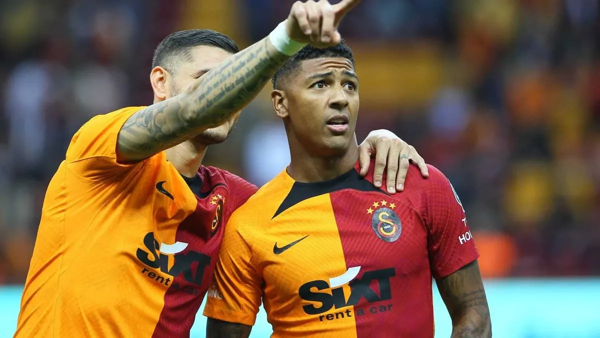 Galatasaray’dan ayrılan Patrick van Aanholt 4.5 ay sonra takım buldu