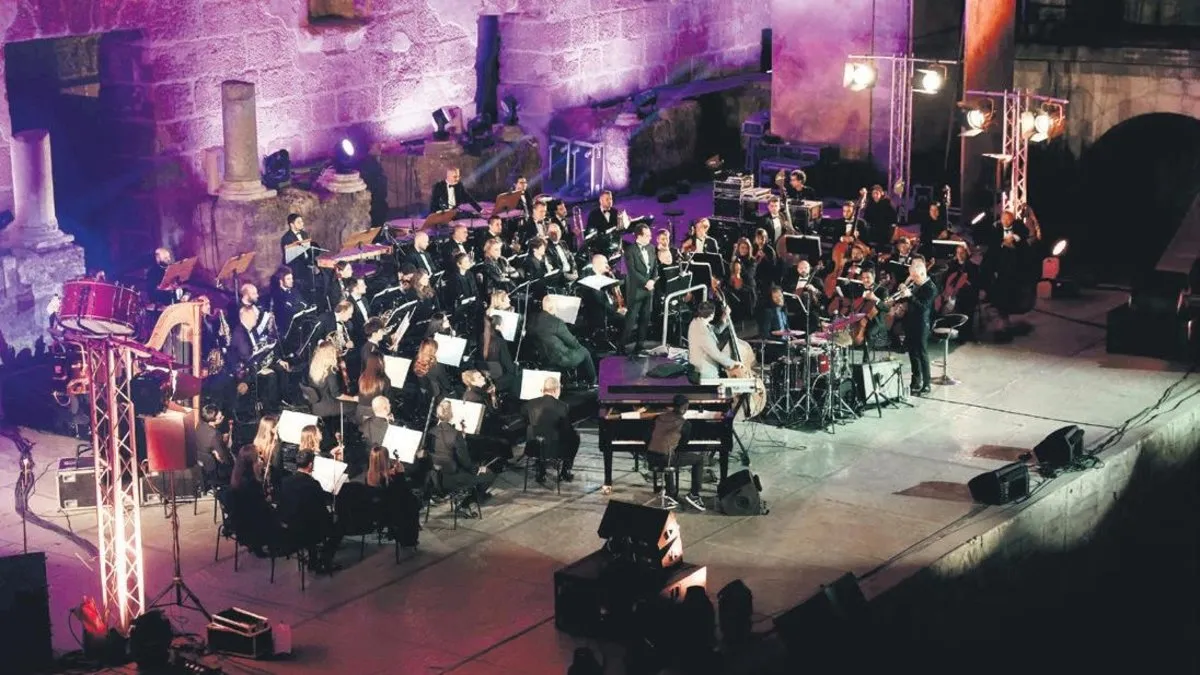 Grammy ödüllü sanatçı Aspendos’ta büyüledi