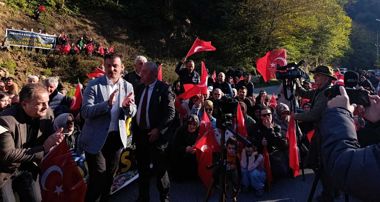 Uzungöl’de halk isyanda! Yolu kapattılar eylem yaptılar