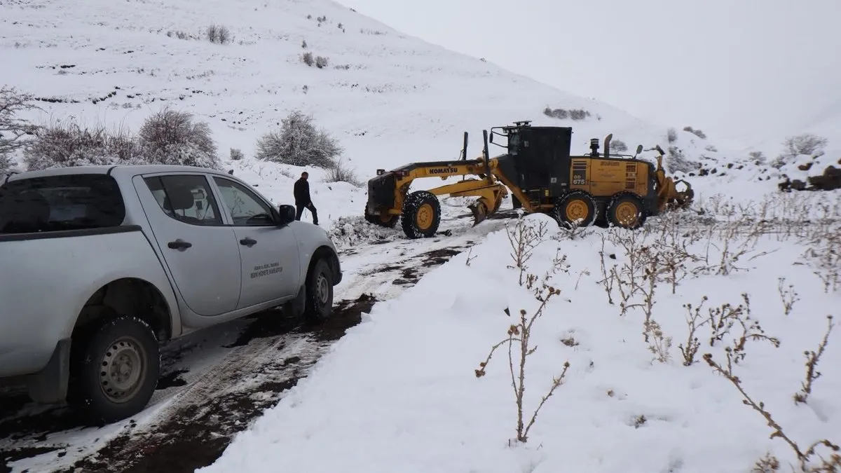 Iğdır’da kar ve fırtınada mahsur kalan köylüler ve hayvanları kurtarıldı