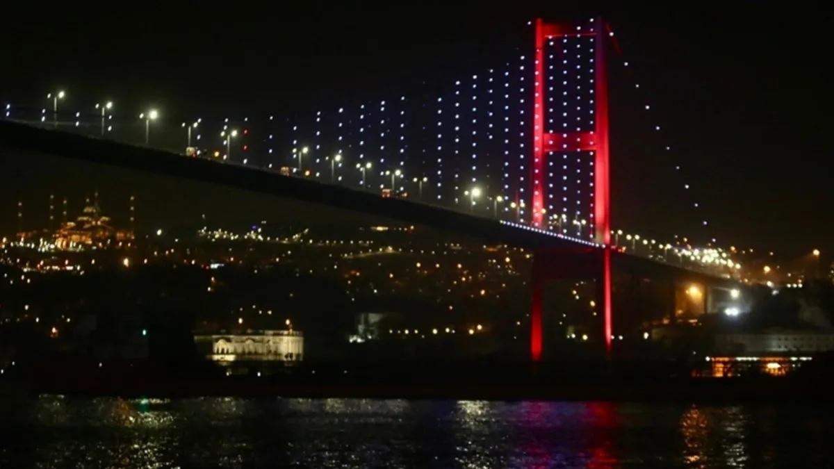 İstanbul Boğazı’nda gemi trafiği çift yönlü askıya alındı