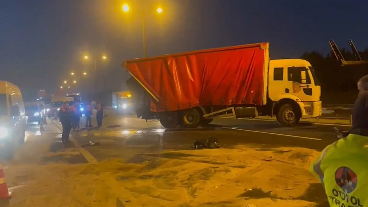 İstanbul-  Esenyurt TEM'de, yakıt tankeri kamyona arkadan çarptı: Trafikte yoğunluk oluştu! #edirne