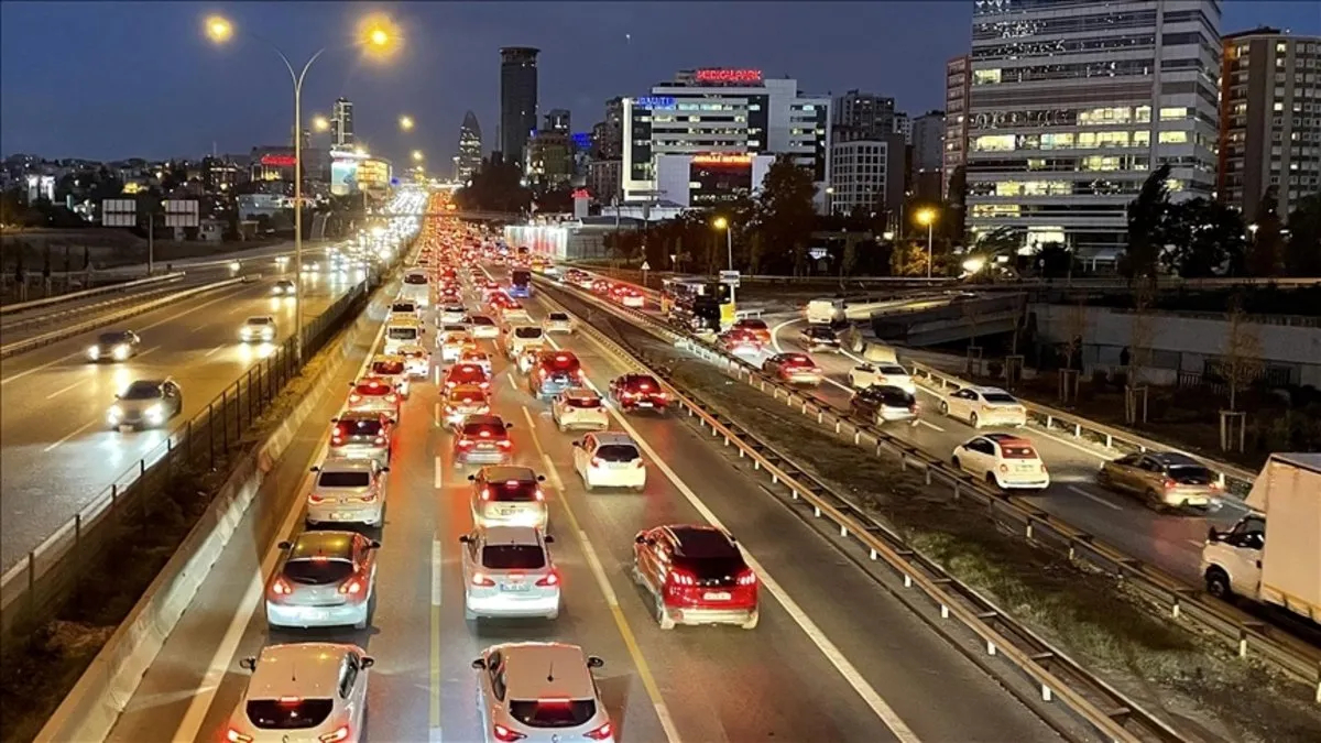 İstanbul’da trafik yoğunluğu yüzde 76’ya ulaştı