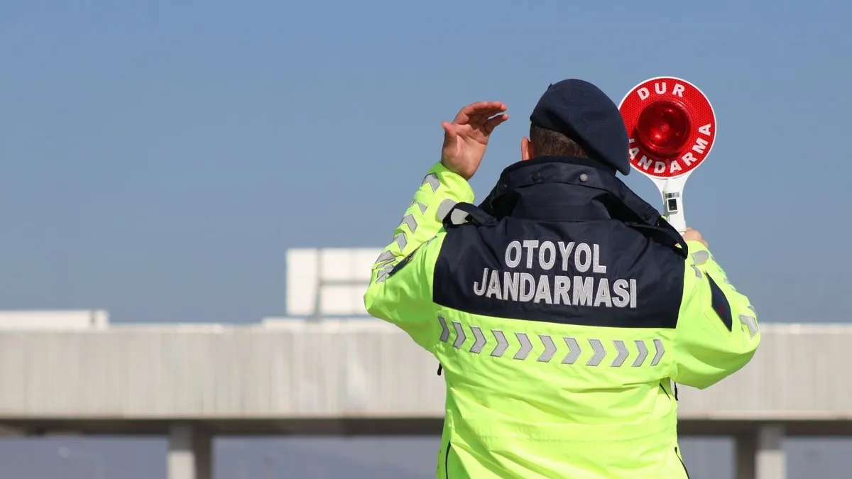 Jandarma, otoyolda habersiz kuş uçurtmuyor