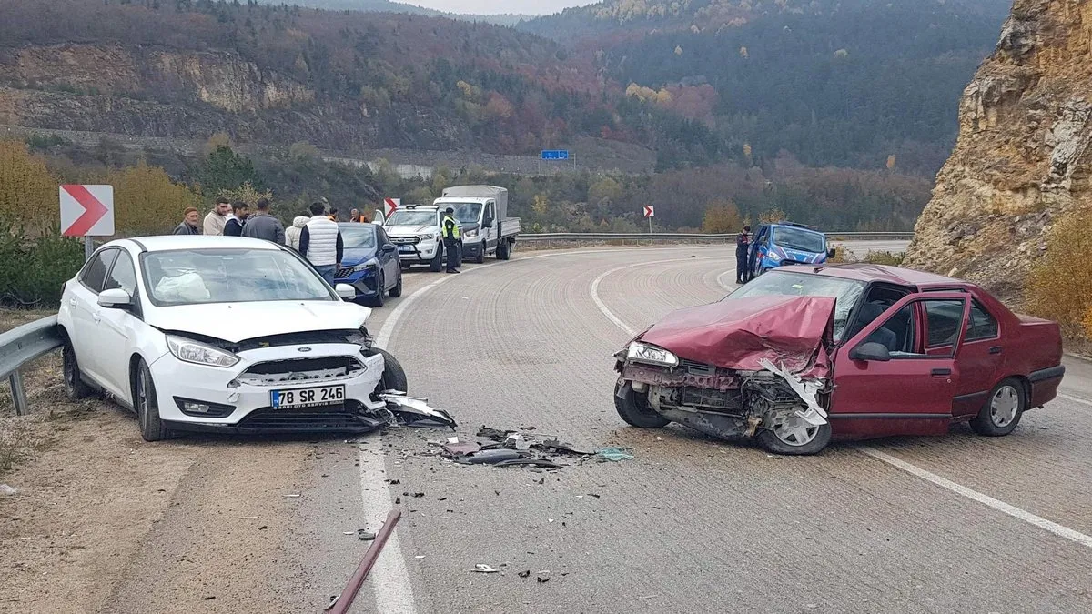 Karabük’te feci kaza: 1’i ağır 8 yaralı