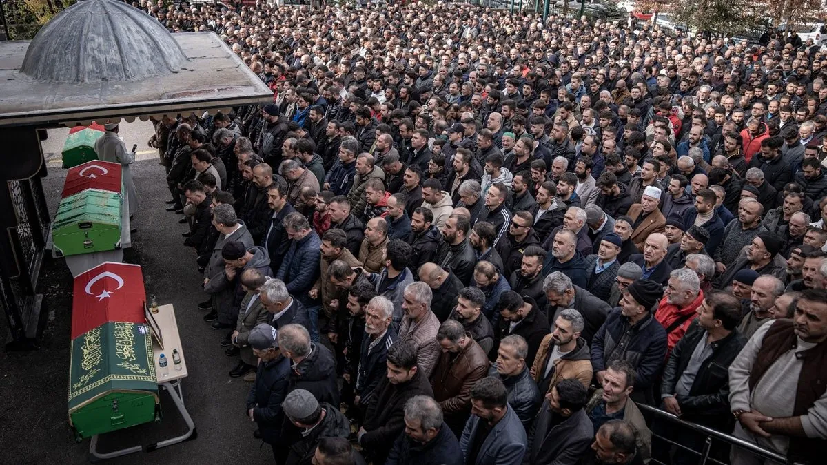 Erzurum’da acı olay: 3 genç son yolculuklarına uğurlandı