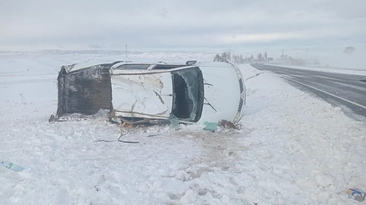 Kırıkkale-Kırşehir yolunda trafik kazası: 3 yaralı