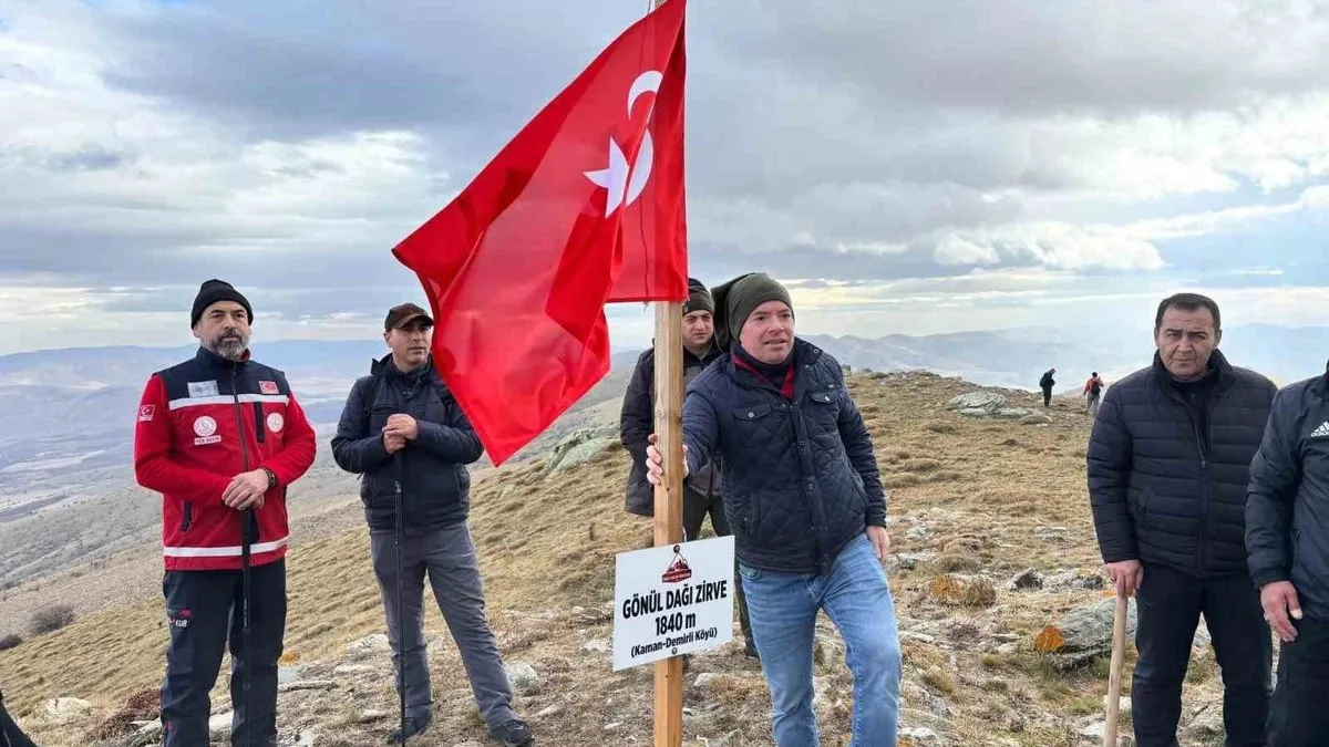 Kırşehir’de şehit öğretmenler için zirvede fidanlar toprakla buluştu