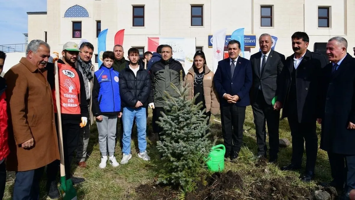 Milli ağaçlandırma gününde “Geleceğe nefes, insanlığa nefes” sloganıyla fidanlar toprakla buluştu