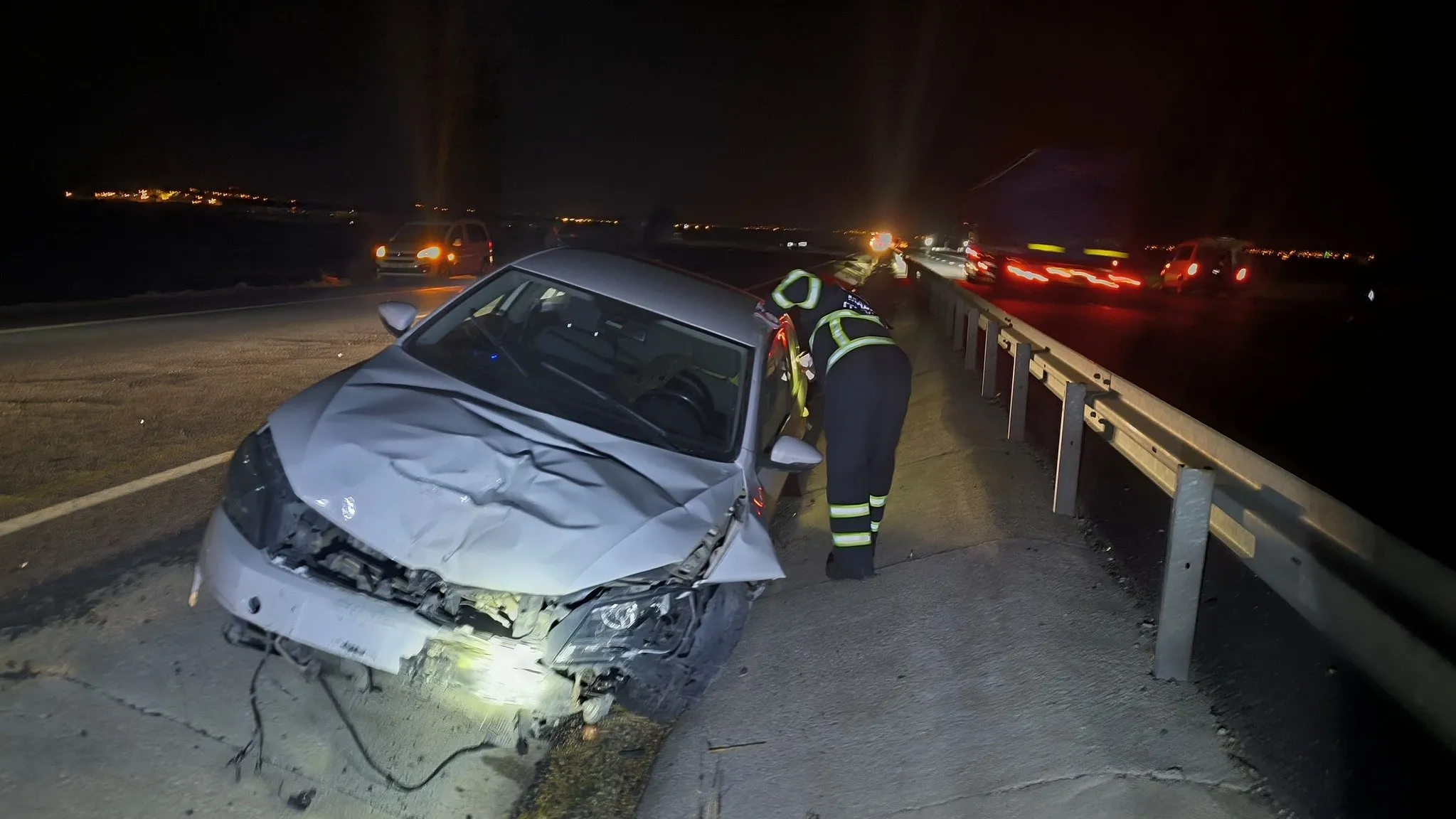 Yol üzerindeki tekerleği kaldırmak isterken canından oldu