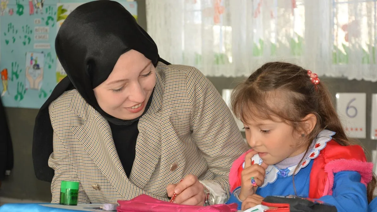 Ordu’da vefakar öğretmenin duygulandıran hikayesi: Hiç bilmediği memleketteki okulda 15 öğrencinin umudu oldu