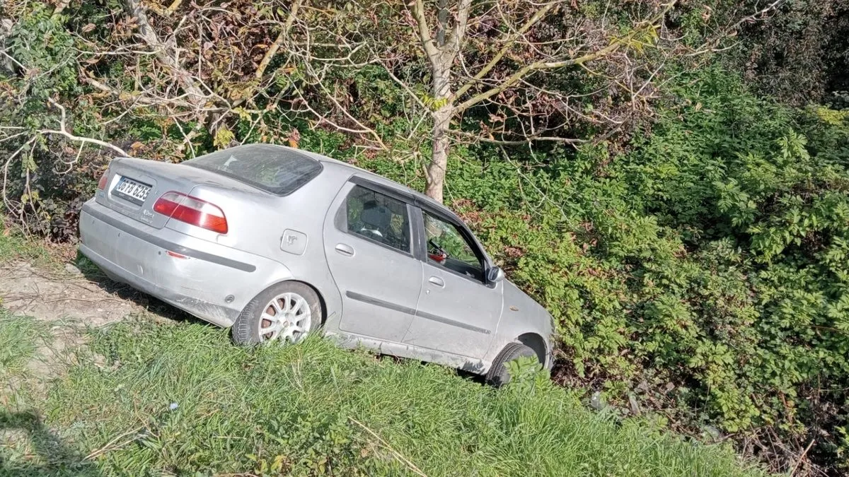 Yer Zonguldak: Otomobilini mıcıra kaptırdı, ağaçlık alana savruldu!