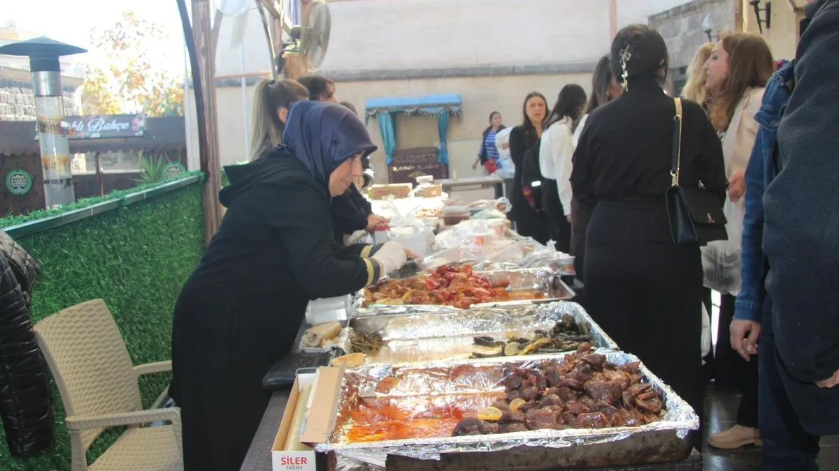 Polis eşlerinden öğrenciler için kermes