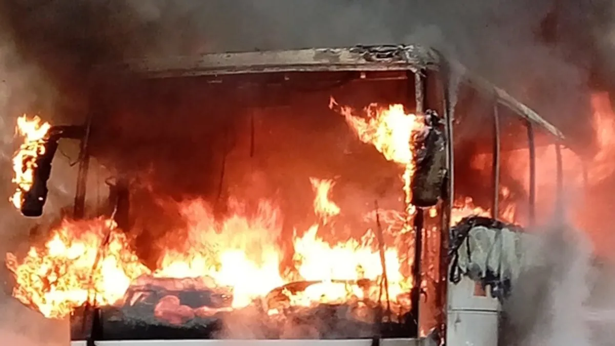 Pozantı Adana Otoyolu'nda panik anları: Yolcu otobüsü alev alev yandı! #samsun