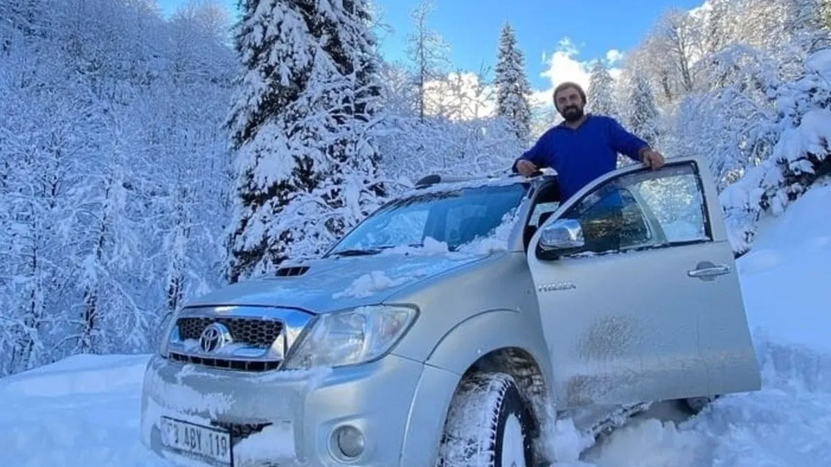 Rize’li vatandaşın yaylada karşılaştığı ayı ile diyaloğu sosyal medyada büyük ilgi gördü: Git yat, kar yağdı, gezme buralarda