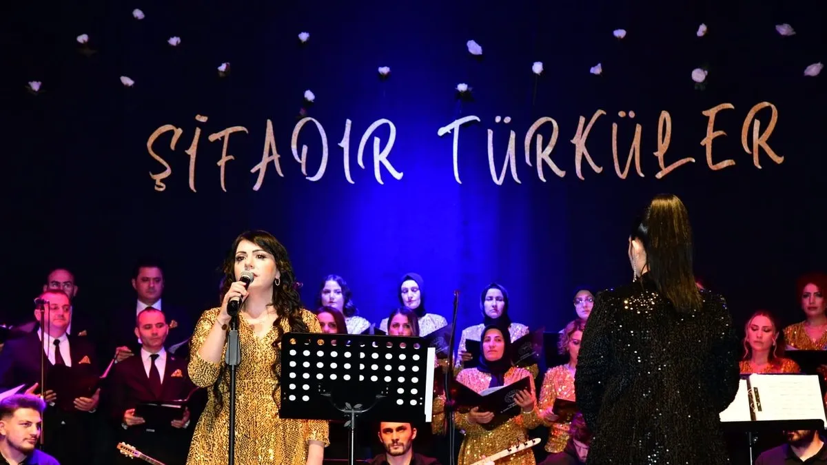 Sağlık çalışanlarından yürekleri ısıtan konser