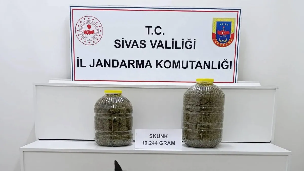 Sivas’ta yolcu otobüsünden uyuşturucu çıktı