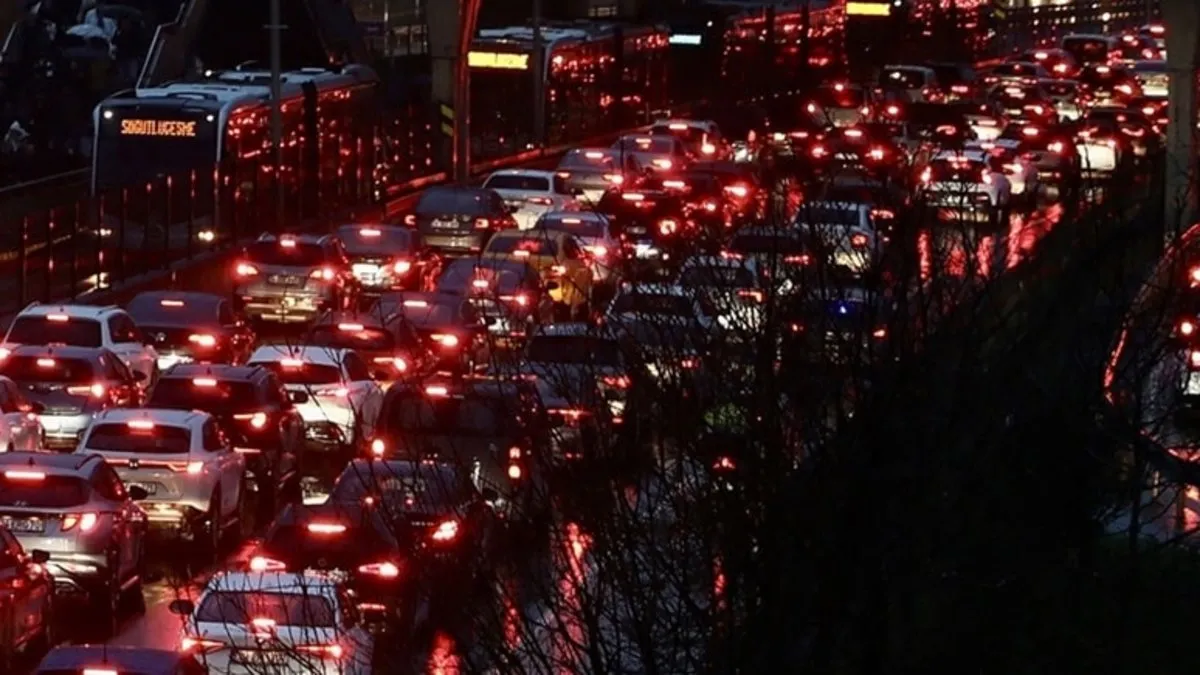 Sürücüler dikkat! İstanbul’da trafik yoğunluğu yüzde 90’a ulaştı