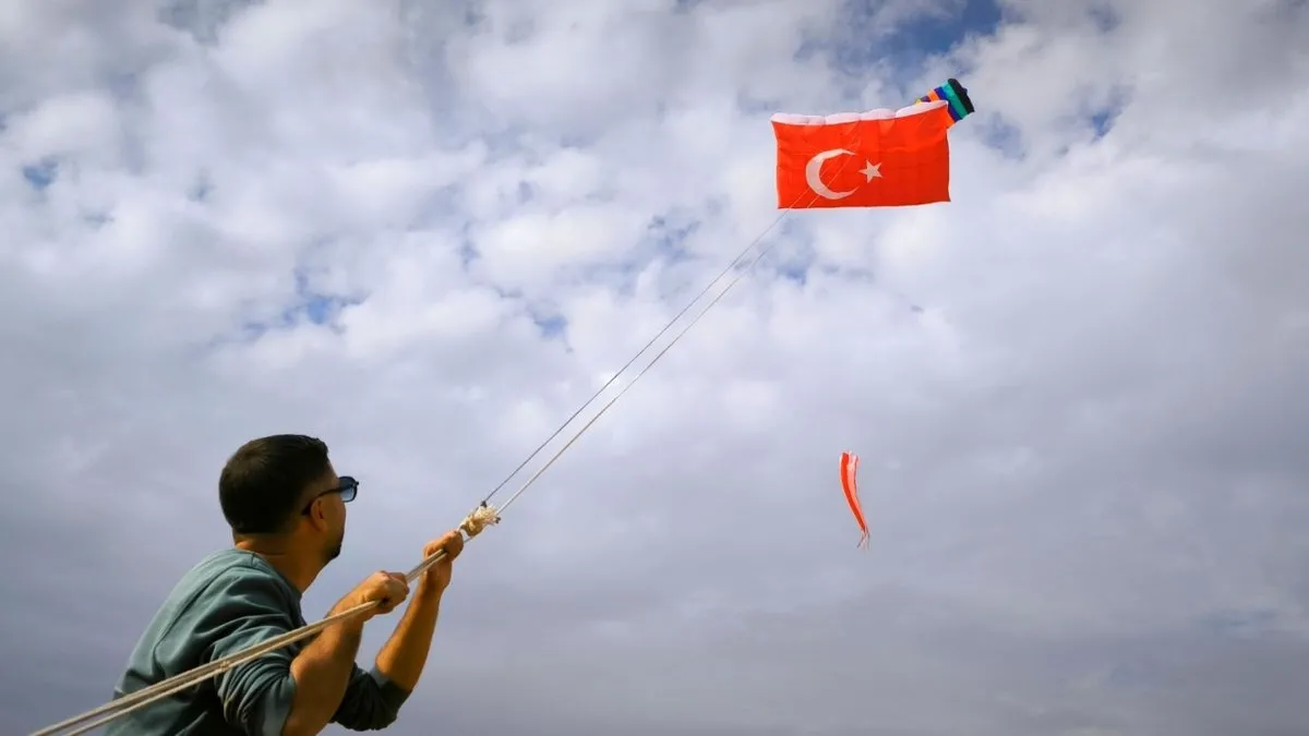 Türkiye’nin en büyük Türk Bayrağı uçurtması Mardin semalarında