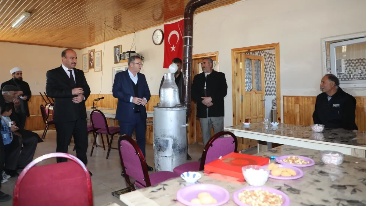 Vali Polat, çocukları makam arabasıyla gezdirdi