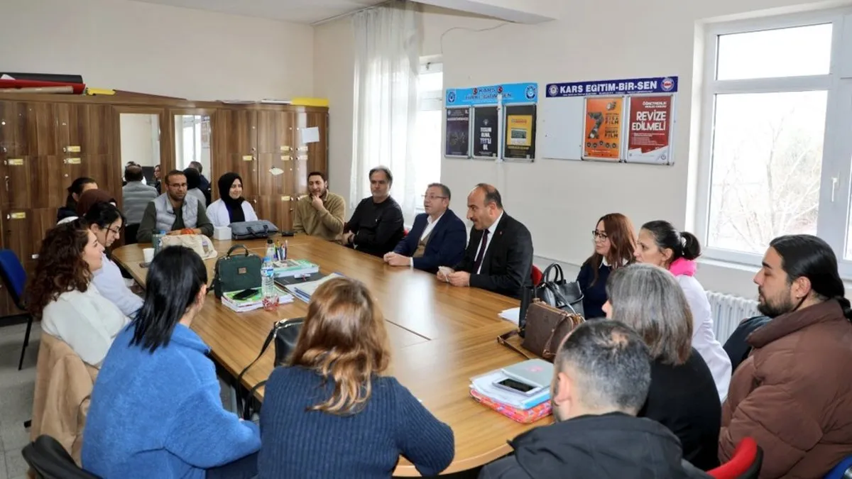 Vali Polat, okul ziyaretlerine devam ediyor