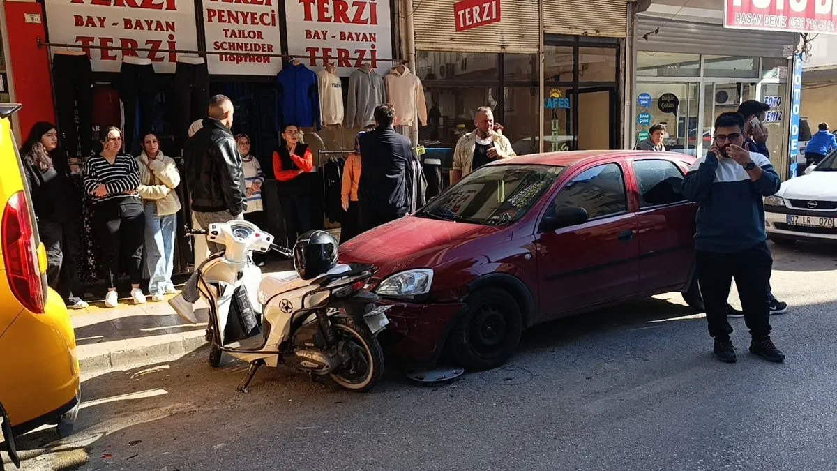 Yer Antalya: 14 yaşındaki motosiklet sürücüsü 3 araca çarptı!