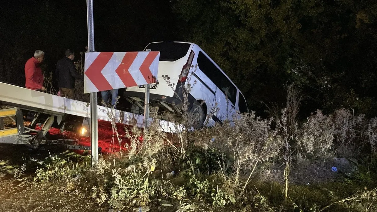 Yer Bursa: Virajı alamadı, dereye düştü!